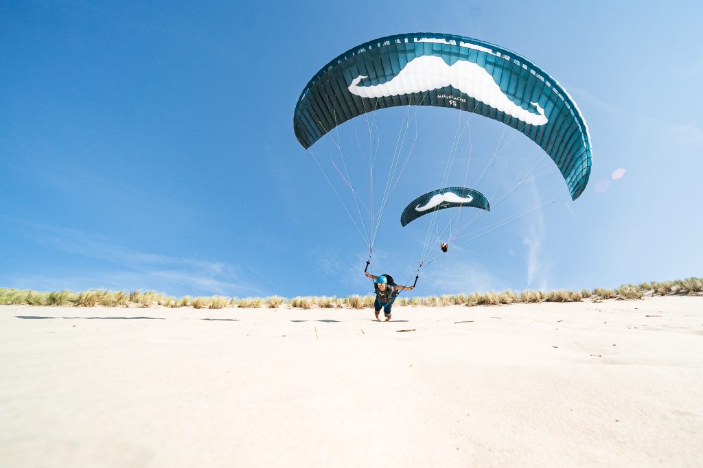 Voile Moustache de parakite Flare en soaring sur la Dune du Pilat – Stage de parapente et pilotage